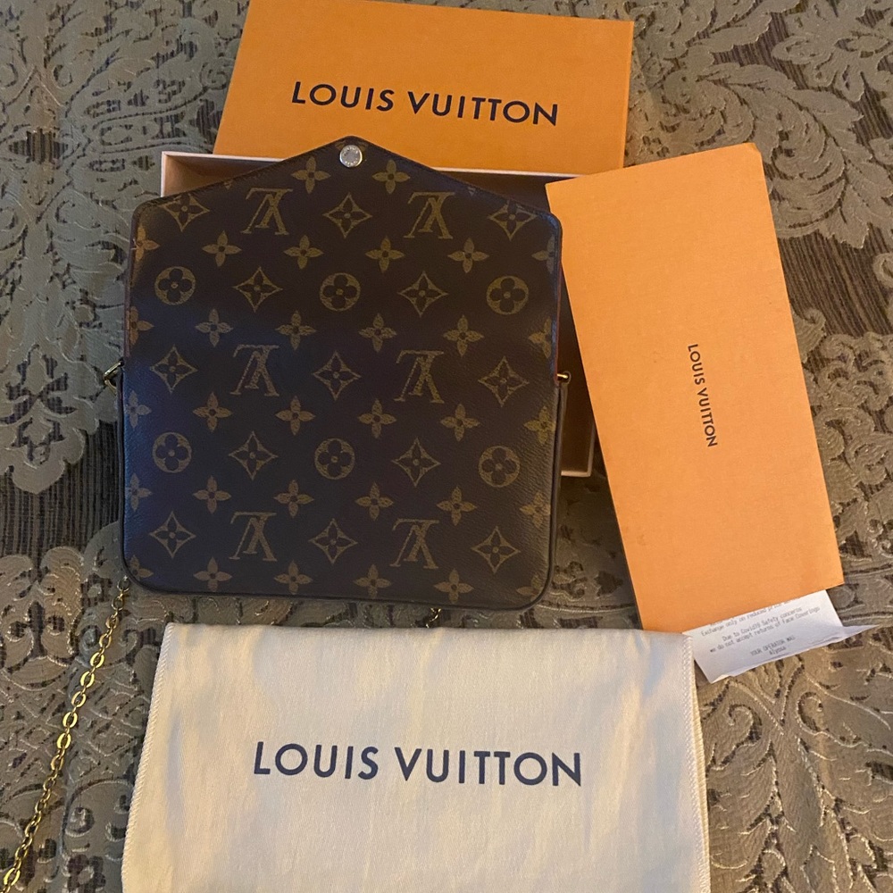 Louis Vuitton FÉLICIE POCHETTE chain wallet.